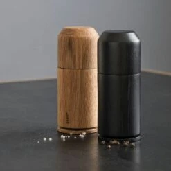 Crush Me Salt And Pepper Mill, Oiled Oak -Keukenbenodigdheden by wirth crush me salt and pepper mill oiled oak 8