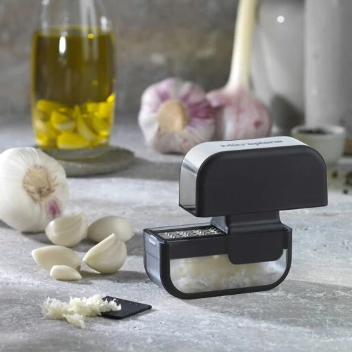 Microplane Grater Garlic, Black -Keukenbenodigdheden microplane grater garlic black 4