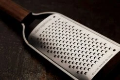 Microplane Master Grater, Coarse -Keukenbenodigdheden microplane master grater coarse 4