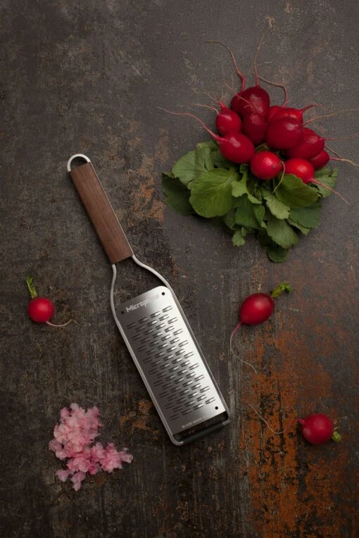 Microplane Master Grater, Medium -Keukenbenodigdheden microplane master grater medium 6 scaled