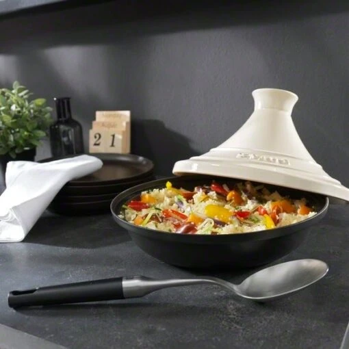 Staub Small Tajine With Ceramic Lid, Creme -Keukenbenodigdheden staub small tajine with ceramic lid creme 3