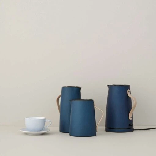 Stelton Emma Electric Kettle 1,2 L, Dark Blue -Keukenbenodigdheden stelton emma electric kettle 12 l 20